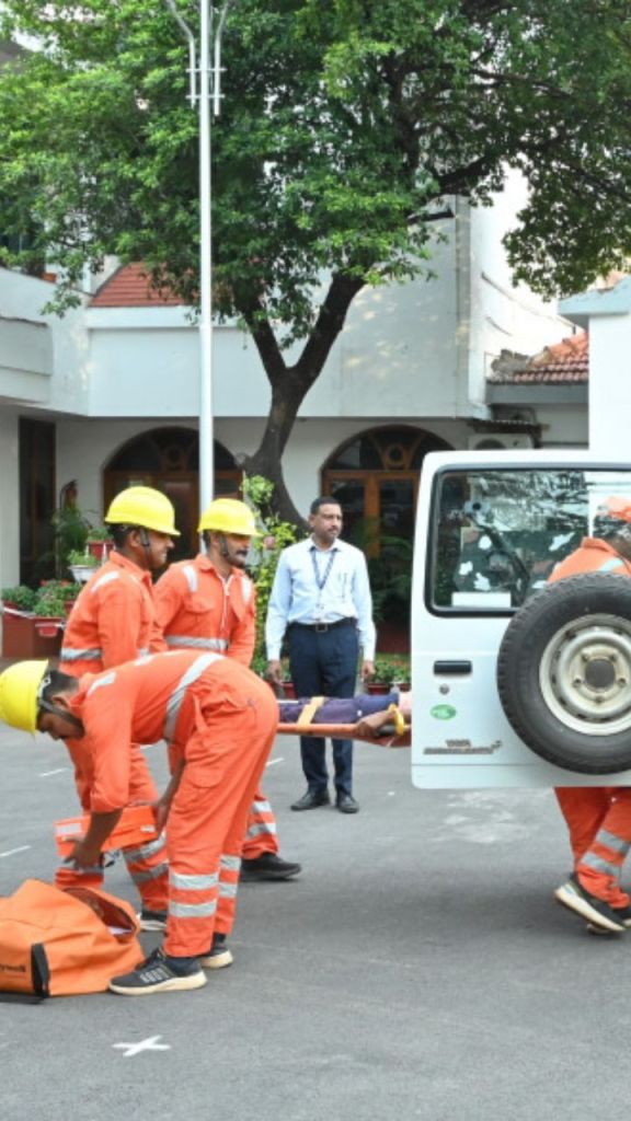 Mock Drill: राजभवन में हुआ मॉकड्रिल का आयोजन, हमले से बचने अधिकारियों-कर्मचारियों को दी जानकारी
