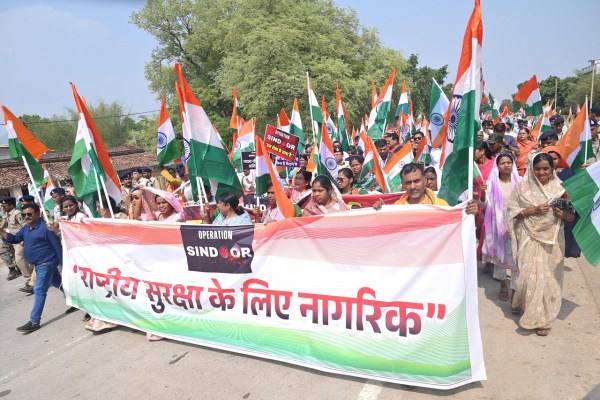 CG News: देशभक्ति के रंग में रंगा छत्तीसगढ़... CM साय समेत ये दिग्गज तिरंगा यात्रा में हुए शामिल, गूंजा भारत माता की जय