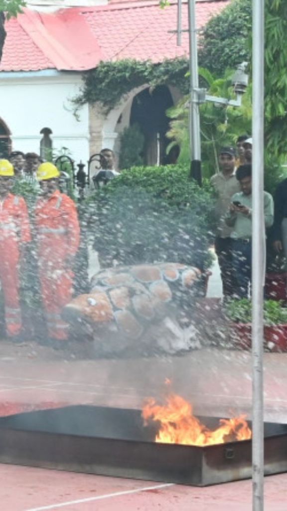 Mock Drill: राजभवन में हुआ मॉकड्रिल का आयोजन, हमले से बचने अधिकारियों-कर्मचारियों को दी जानकारी
