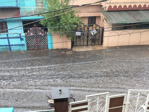 CG News: छत्तीसगढ़ में कहीं गिरे ओले, कहीं हुई बारिश, सड़को पर जमा हुआ पानी, देखें 
