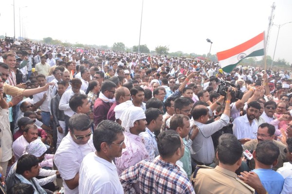 छत्तीसगढ़ में युक्तियुक्तकरण का विरोध... मंत्रालय घेरने निकले टीचर्स को पुलिस ने रोका, जमकर हुई नारेबाजी, देखें Photos