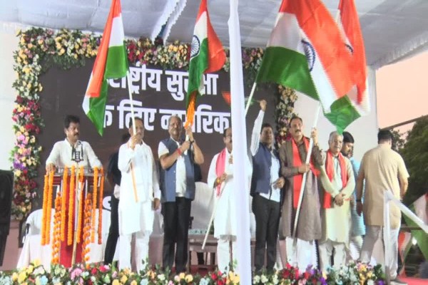 BJP ने निकाली तिरंगा यात्रा, CM साय बोले- आतंकियों ने माताओं-बहनों का सिंदूर उजाड़ा, हमारे सैनिकों ने आतंकियों के केंद्र को ही उजाड़ दिया