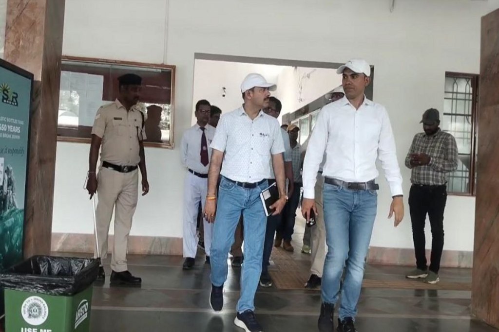 ADRM in Ambikapur: Video: ADRM पहुंचे अंबिकापुर, स्टेशन में सुविधाओं का लिया जायजा, 22 को PM मोदी करेंगे वर्चुअल उद्घाटन