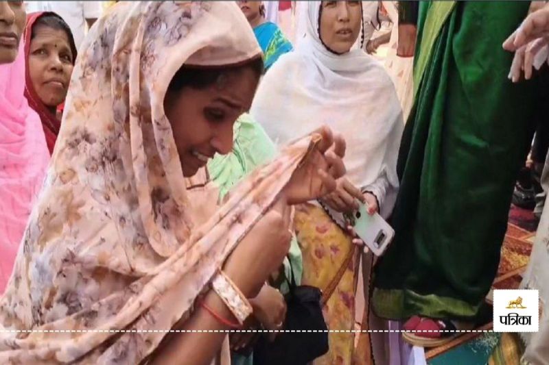 Anganwadi workers crying