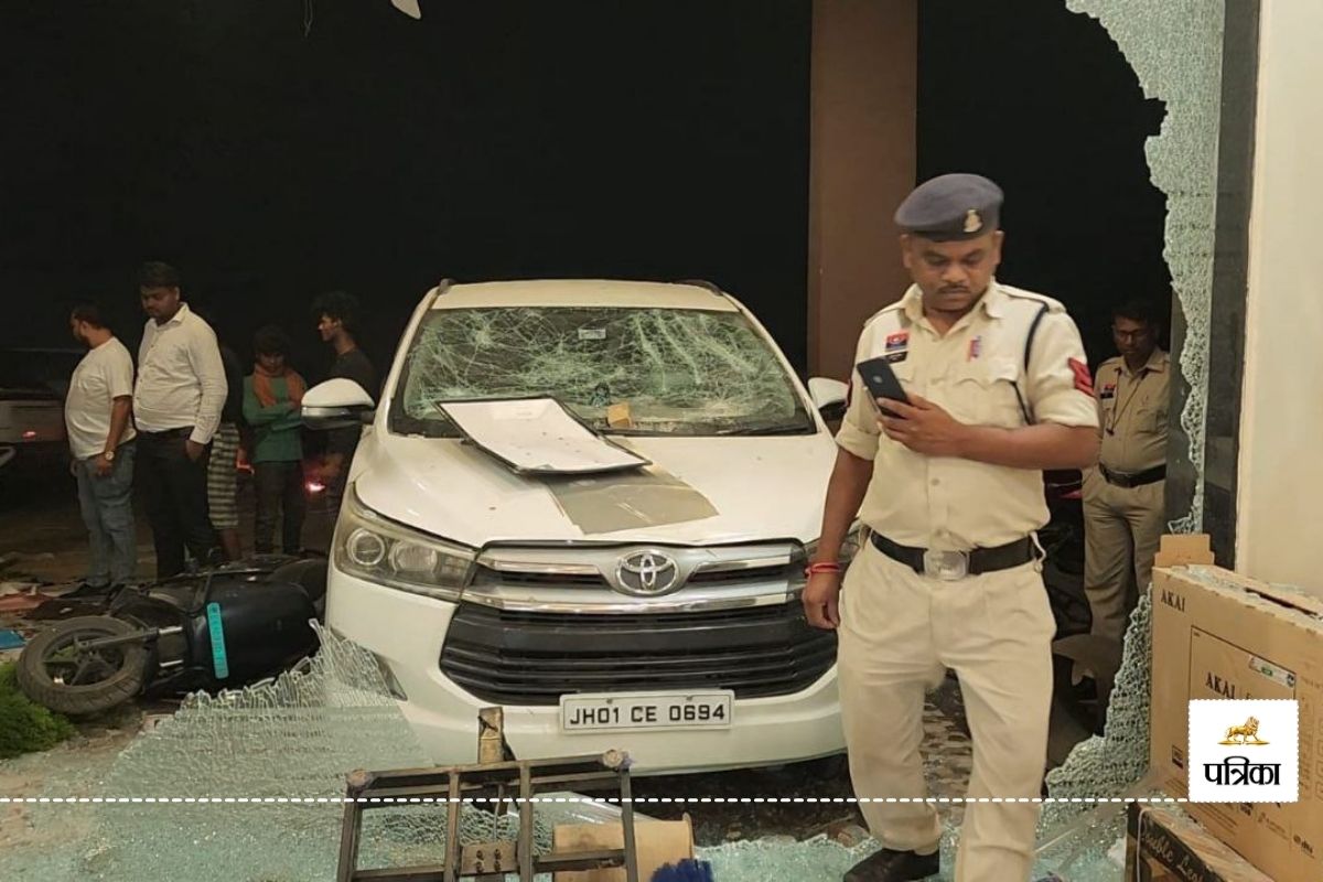 Attack in factory: सॉल्वेंट फैक्ट्री में तोड़फोड़-मारपीट, भाजपा-कांग्रेस के
प्रतिनिधियों ने स्थिति का लिया जायजा, देखें VIDEO