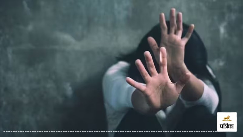 CG Crime: रायपुर के अटल पथ पर छेड़खानी, कार सवार युवक करते हैं पीछा, वायरल वीडियो में दो युवतियों का दावा