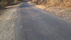 डेढ़ दशक के बाद भी महज बदला माइलस्टोन, लोग बोले- कब सुधरेंगे खस्ताहाल सड़क के
हालात ? - image