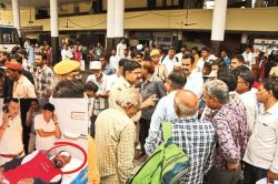 सरकारी नौकरी लगते ही प्रेमिका ने बंद कर दी बात, प्रेमी देसी कट्टा लेकर बस स्टैंड
पहुंचा और चलाई गोली, भीड़ ने पकड़कर पीटा - image