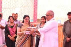 अनूठी पहल: स्वागत में फूलमालाएं नहीं… किताबें मांगते हैं ये मंत्रीजी, जानें यह
है कारण  - image