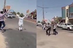VIDEO: सीकर के बाद बीकानेर में CM भजनलाल की सुरक्षा में बड़ी चूक, काफिले में
घुसे कई युवक; लगाए नारे - image