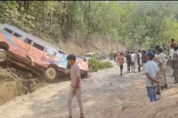 Bus accident: बस हादसे में घायल एक और ग्रामीण ने तोड़ा दम, मृतकों की संख्या बढक़र
हुई 4, ड्राइवर गिरफ्तार - image