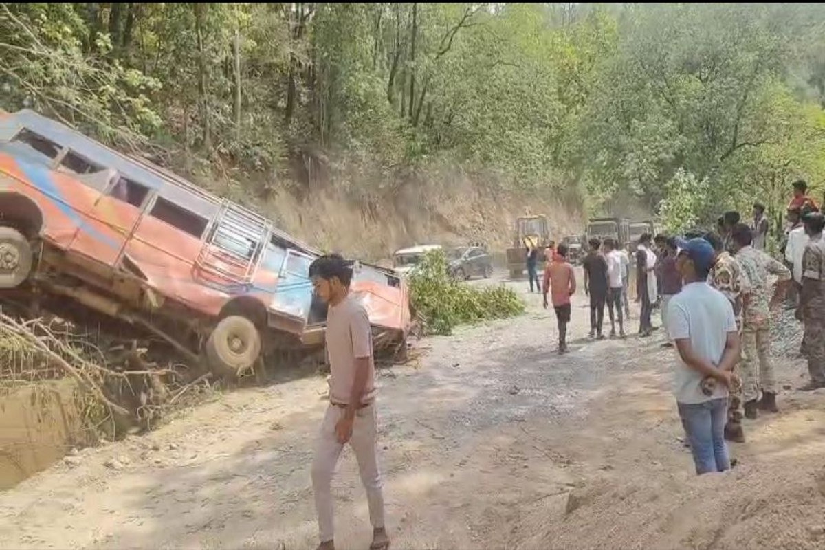 Bus accident: पहाड़ से नीचे गिर गई थी बारातियों से भरी बस, संचालक गिरफ्तार, 4
लोगों की हुई थी मौत