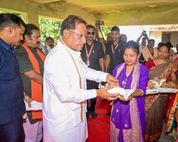 CG Photo News: तिरंगा यात्रा में CM साय हुए शामिल, कहा- ऑपरेशन सिंदूर भारतीय सेना के शौर्य और पराक्रम का प्रतीक है...