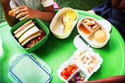 गंभीर बीमारी को बढ़ता देख CBSE ने जारी किया नया सर्कुलर, स्कूल में चैक होंगे
Lunch Box - image