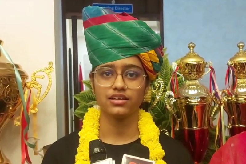 CBSE topper 2025 Khushi Shekhawat, CBSE 12th Board topper 2025, CBSE topper 2025 photo