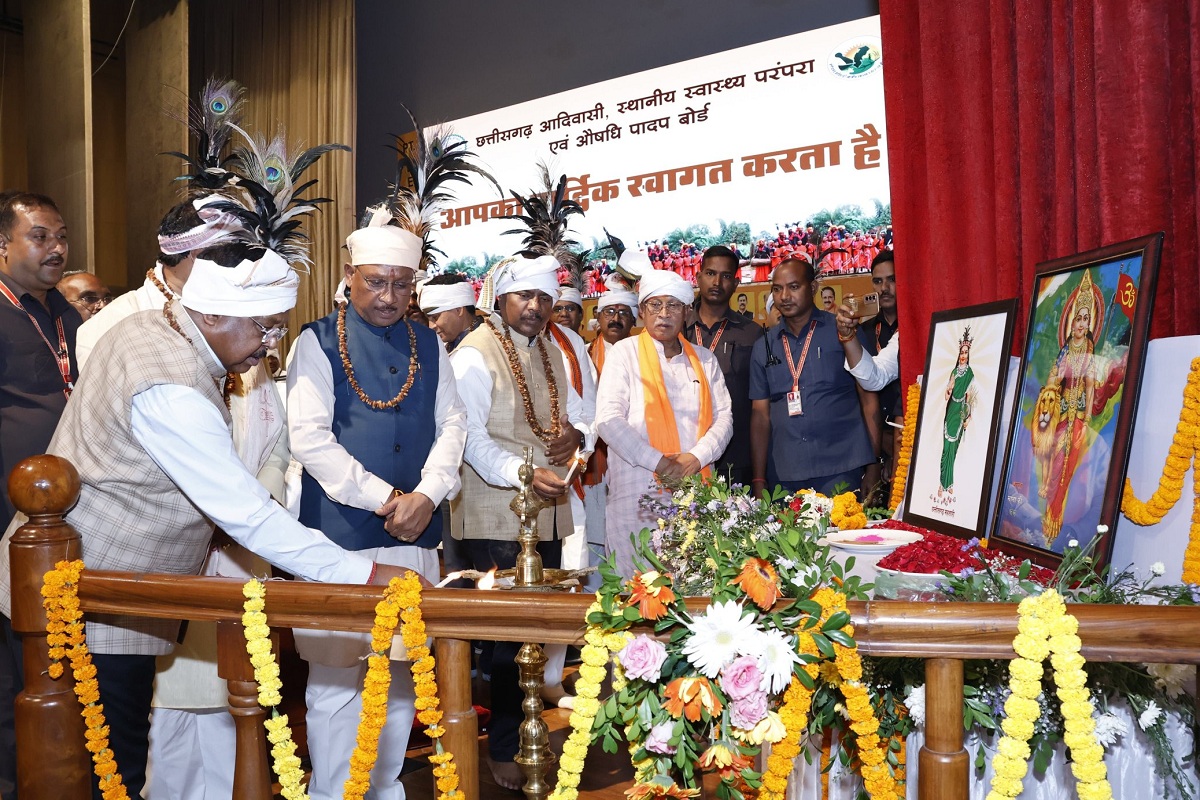 Raipur Photo: छत्तीसगढ़ पादप बोर्ड के नवनियुक्त अध्यक्ष विकास मरकाम के पदभार
ग्रहण समारोह में शामिल हुए सीएम साय
