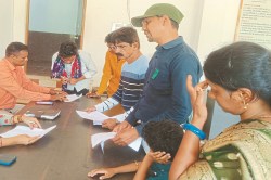 एनएचएम के पदों पर वैकेंसी! वेटिंग लिस्ट के अभ्यर्थियों को दी जाए नौकरी,
शिकायतकर्ता ने कलेक्टर को ज्ञापन सौंपा - image