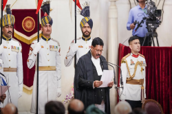 SC के 279 जजों में से 32 के पारिवारिक संबंध, 52 मुख्य न्यायाधीशों में 6
रिश्तेदार, जस्टिस गवई 18वें फर्स्ट जनरेशन लॉयर जो बने CJI - image