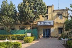 Child protection home: Video: गार्ड की आंखों में मिर्ची पाउडर फेंक कर बाल
संप्रेक्षण गृह से 6 अपचारी बालक फरार, 24 घंटे बाद भी नहीं पकड़े गए - image