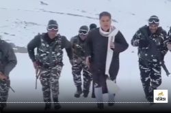जम्मू कश्मीर में बर्फ में BJP नेता रविंद्र रैना ने जवानों के साथ बनाई रील, सोशल
मीडिया पर भड़के लोग - image