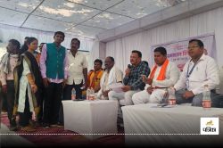CG News: 5 दिनों में हटाएं शराब दुकान.. नहीं तो करेंगे उग्र आंदोलन, अधिकारियों
के सामने फूटा ग्रामीणों का गुस्सा - image