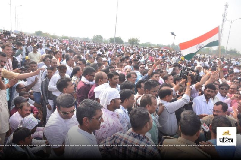 हजारों शिक्षकों ने किया प्रदर्शन (Photo- Patrika)