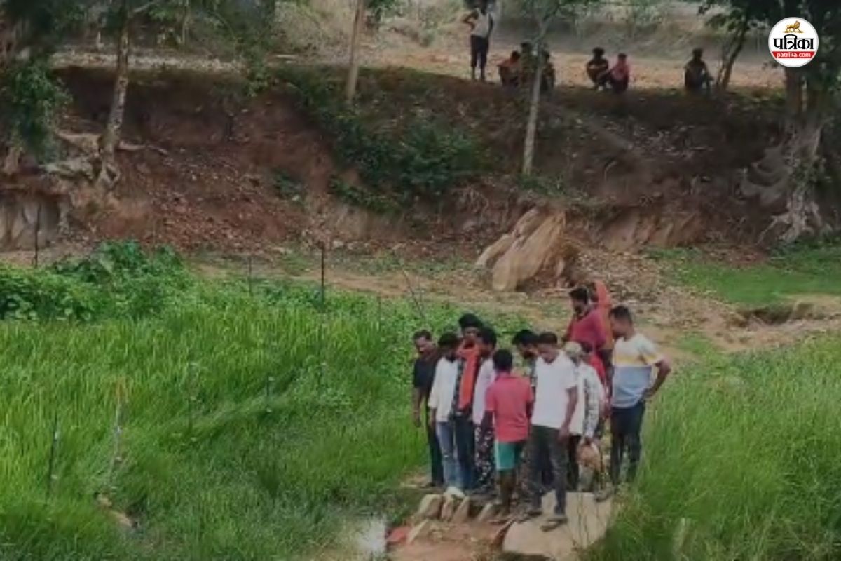 CG News: करंट की चपेट में आने से दो युवकों की दर्दनाक मौत, गांव में पसरा मातम,
देखें Video