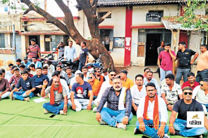 बिजली बंद होने से गुस्सा फूटा, दुर्व्यवहार को लेकर EE ने सार्वजनिक रूप से मांगी माफी(photo-patrika)