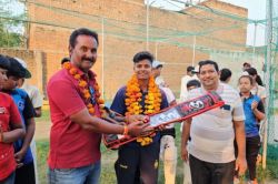 दिल्ली कैपिटल्स के खिलाफ मचाई सनसनी, अचानक खुली किस्मत, पहली बार भारतीय टीम में
इस तेज गेंदबाज की हुई एंट्री - image