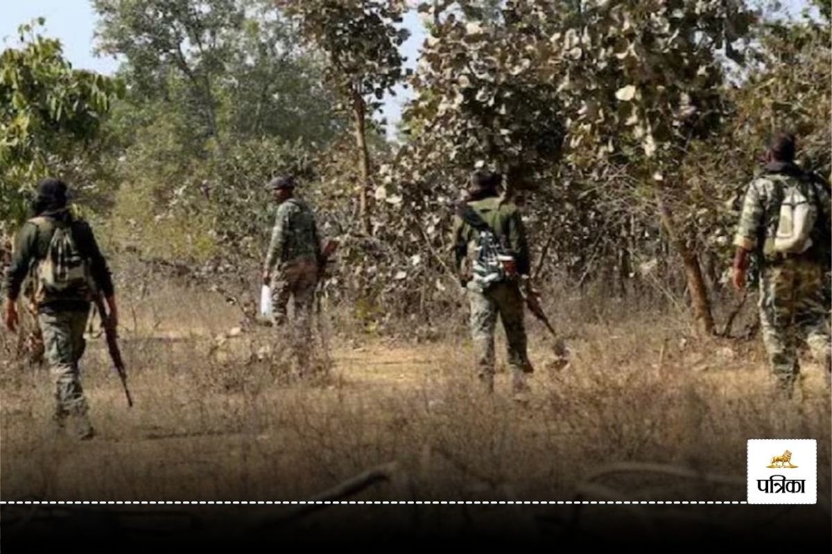 IED Blast: नक्सलियों की फिर कायराना हरकत! प्रेशर IED की चपेट में आए 3 ग्रामीण,
इलाके में दहशत