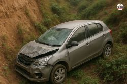 हरदोई में बारात से वापस लौट रही कार खाईं में गिरी, 5 की मौत, 8 गंभीर रूप से घायल - image
