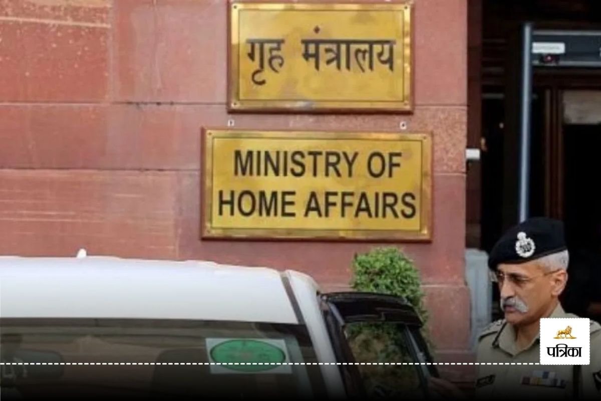54 साल बाद देश में हवाई हमलों से बचाव के लिए होगा मॉक ड्रिल, पाकिस्तान से तनाव
के बीच सरकार ने राज्यों को क्यों दिया निर्देश - image