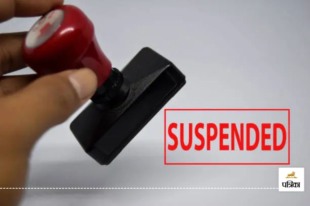 CG Suspend News: बड़ी कार्रवाई! 2 क्लर्क व एक व्याख्याता निलंबित, इस लापरवाही के
चलते गिरी निलंबन की गाज