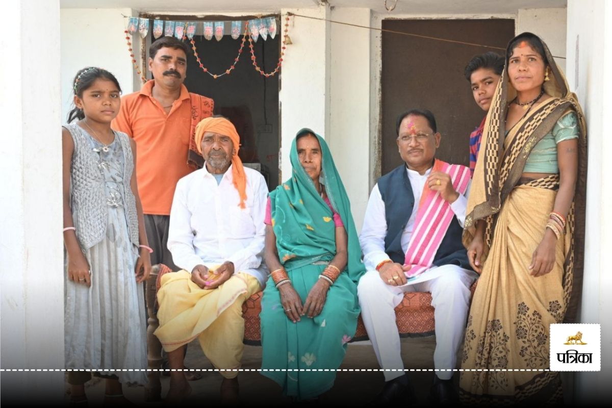 Sushasan Tihar 2025: CM पहुंचे बेमेतरा… ग्रामीणों से लिया सीधा फीडबैक, हायर
सेकंडरी स्कूल भवन का किया ऐलान