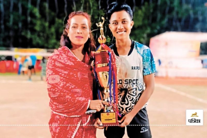 6 साल की उम्र में पिता की हो गई डेथ, मां के संघर्ष से बेटी बनी वॅालीबाल नेशनल प्लेयर