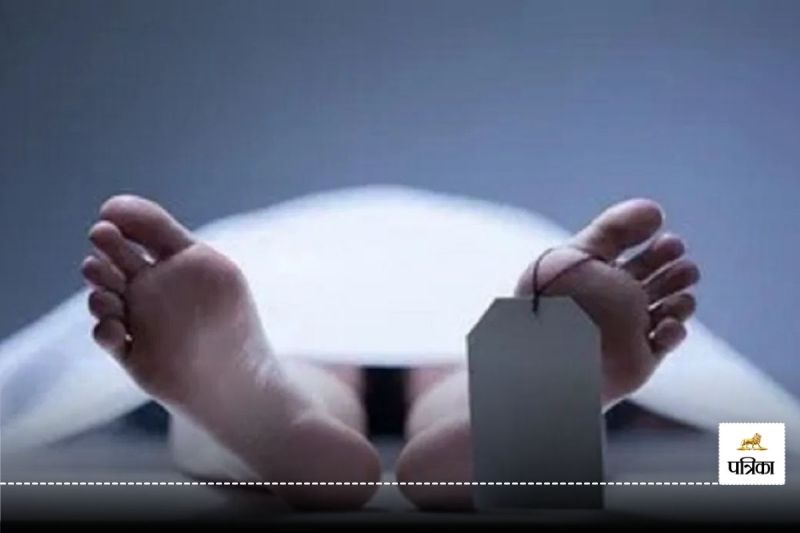 CG News: एक साल से अस्पताल का फ्रीजर खराब, खुले में रखे जा रहे लाश