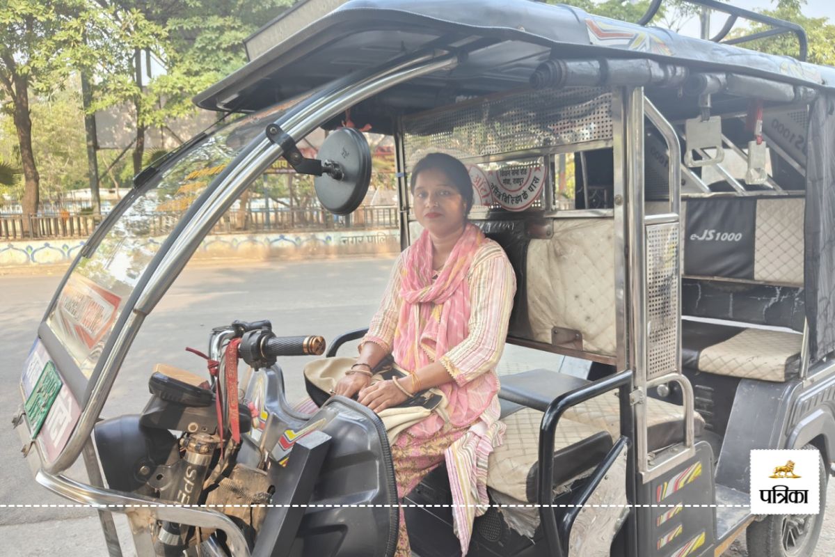 CG News: दीदी ई-रिक्शा सहायता योजना से आत्मनिर्भर बनीं भुनेश्वरी(photo-DPR)