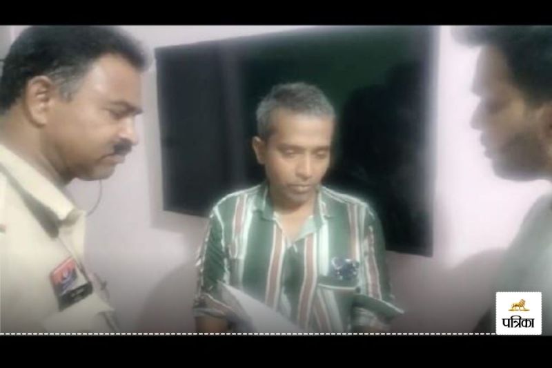 CG Railway Employee Flat Case: सीडी, यूज्ड कंडोम, हादसों से जुड़ी न्यूज की कटिंग, रेलवे कर्मचारी के फ्लैट में चल रही थी कोई बड़ी प्लानिंग, छापेमारी में खुले शॉकिंग राज