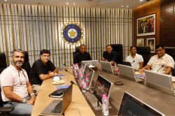 Team India Squad: टीम इंडिया के सेलेक्शन पर पूर्व क्रिकेटर ने उठाए सवाल, शुभमन
को लेकर कही ये बात - image