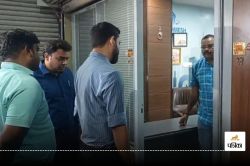 EOW ने फर्म में मारे छापे, तेलीबांधा स्थित सील किए गए दफ्तर की ली तलाशी,
प्रॉपर्टी और जमीन के दस्तावेज जब्त - image