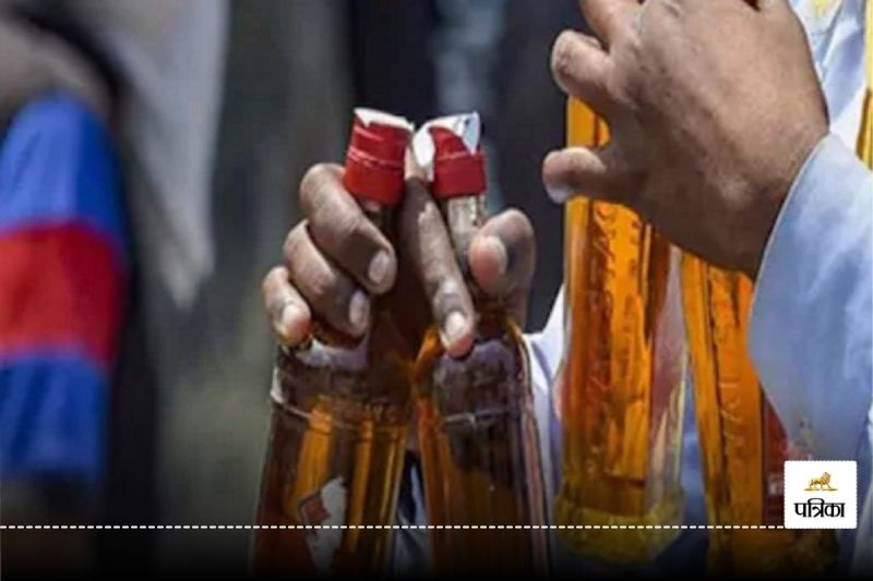 CG News: अवैध शराब कारोबारियों के पास से 4 पिस्टल, कट्टा और जिंदा कारतूस बरामद(photo-patrika)