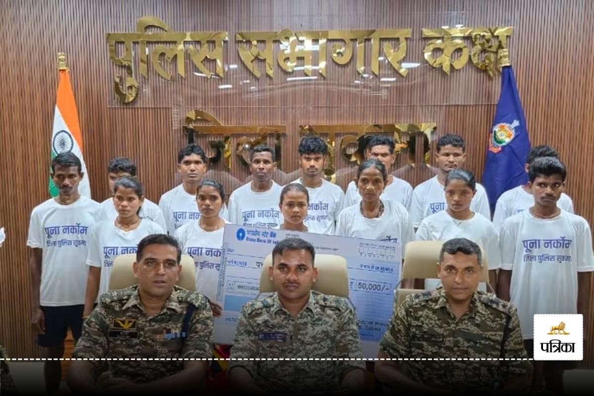 Naxalites Surrender: एनकाउंटर का खौफ! 5 महिला समेत 14 नक्सलियों ने किया सरेंडर,
16 लाख के इनामी भी शामिल