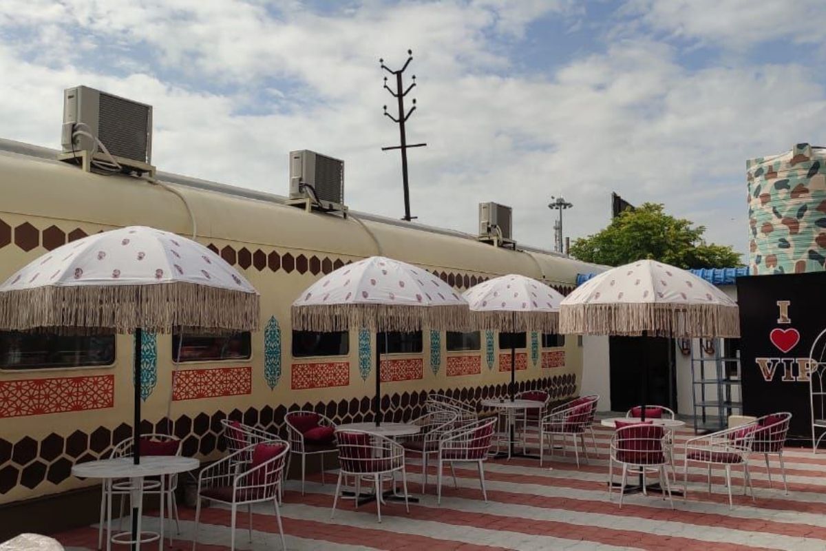 Jaipur News:जयपुर में रेल कोच रेस्टोरेंट में ट्रेन के सफर सा लुत्फ, खान-पान के
चटखारे