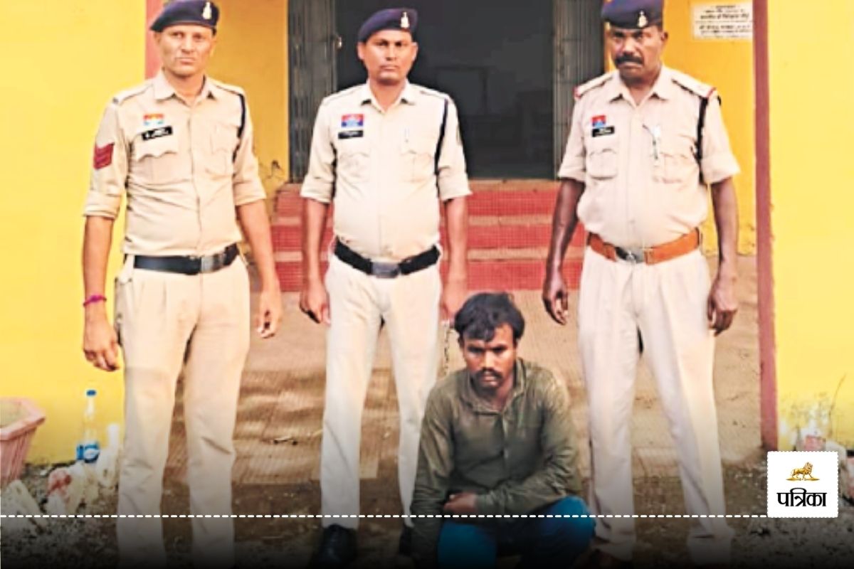 Crime News: लाठी-डंडे से पीट-पीटकर अधेड़ की हत्या, इस बात पर हुआ था विवाद, आरोपी
युवक गिरफ्तार