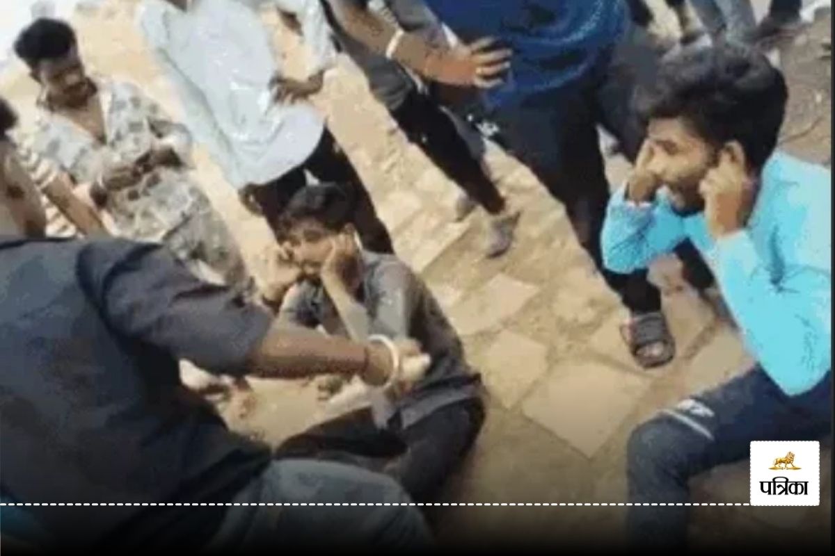 Crime News: गौ-रक्षकों ने 2 युवकों को लाठी-डंडे, लात-घूंसों से पीटा… मवेशी
तस्करी का आरोप, देखें Video