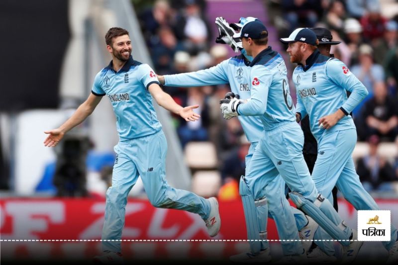 विकेट हासिल करने के बाद जश्न मनाते हुए इंग्लैंड के खिलाड़ी (फोटो क्रेडिट-ANI)