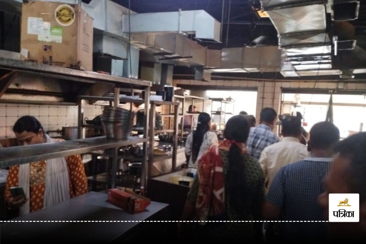 CG Raid News: इन 5 ढाबों पर निगम-खाद्य विभाग का छापा, कई दिनों का चिकन और फफूंद लगा पनीर मिला, गंदगी की भरमार