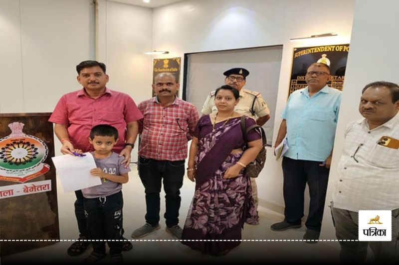 CG News: 7 साल के आलोक वर्मा बने बाल आरक्षक, बेमेतरा SSP ने सौंपा अनुकंपा नियुक्ति पत्र, देखकर लोग हुए भावुक