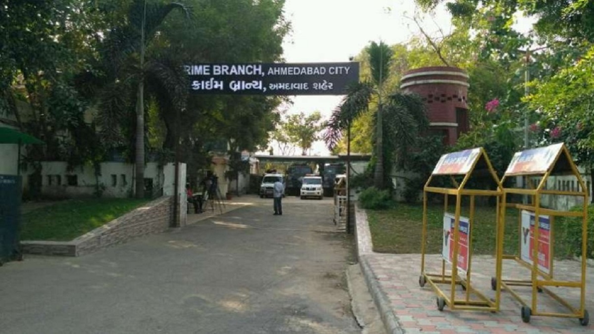 Ahmedabad: हनीट्रैप में फंसा कर 1.66 करोड़ ठगने वाले दो आरोपी गिरफ्तार