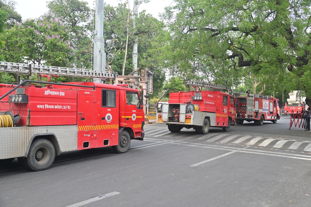 MockDrill: सायरन गूंजते ही दमकलें दौड़ीं, सर्किट हाउस बना रेस्क्यू जोन